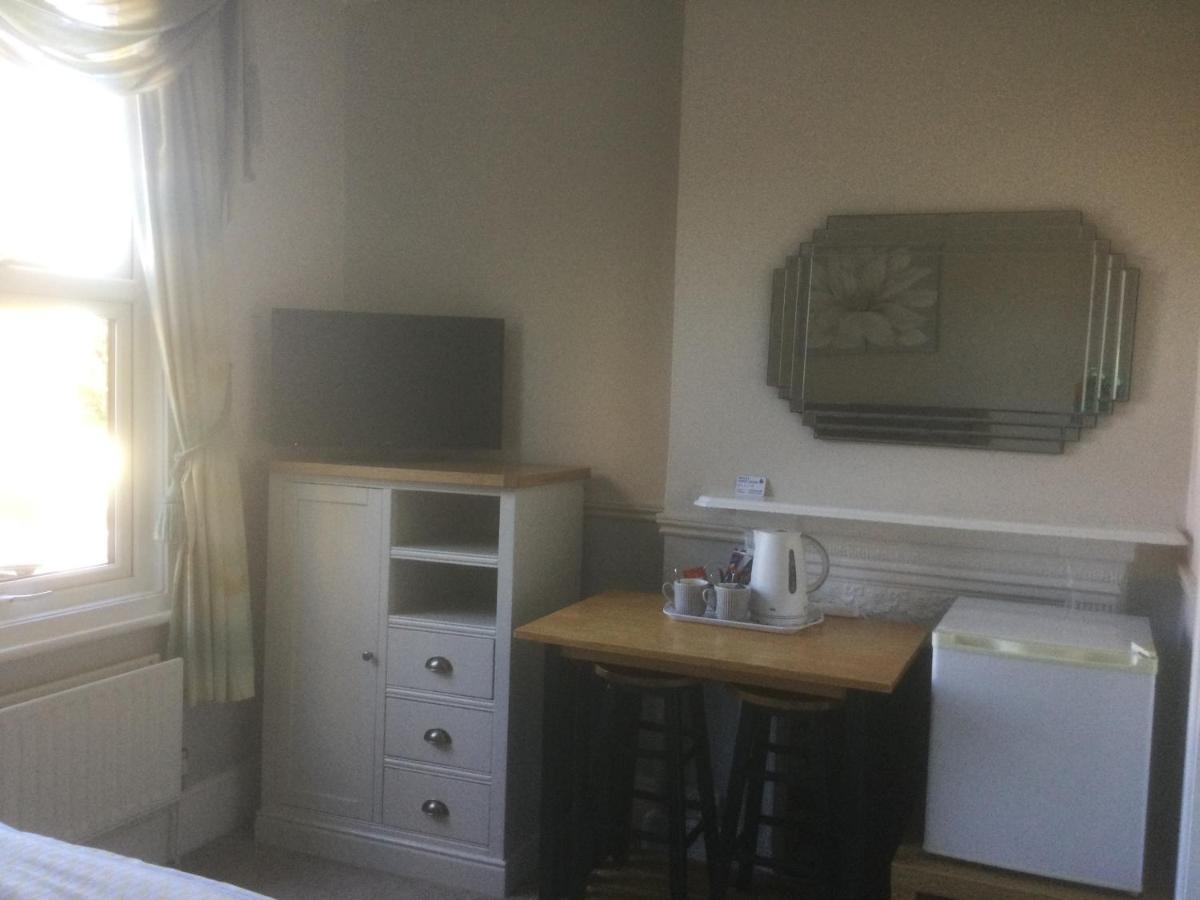 פארנבורו Netley Guest House מראה חיצוני תמונה