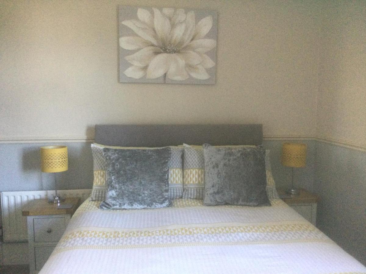 פארנבורו Netley Guest House מראה חיצוני תמונה