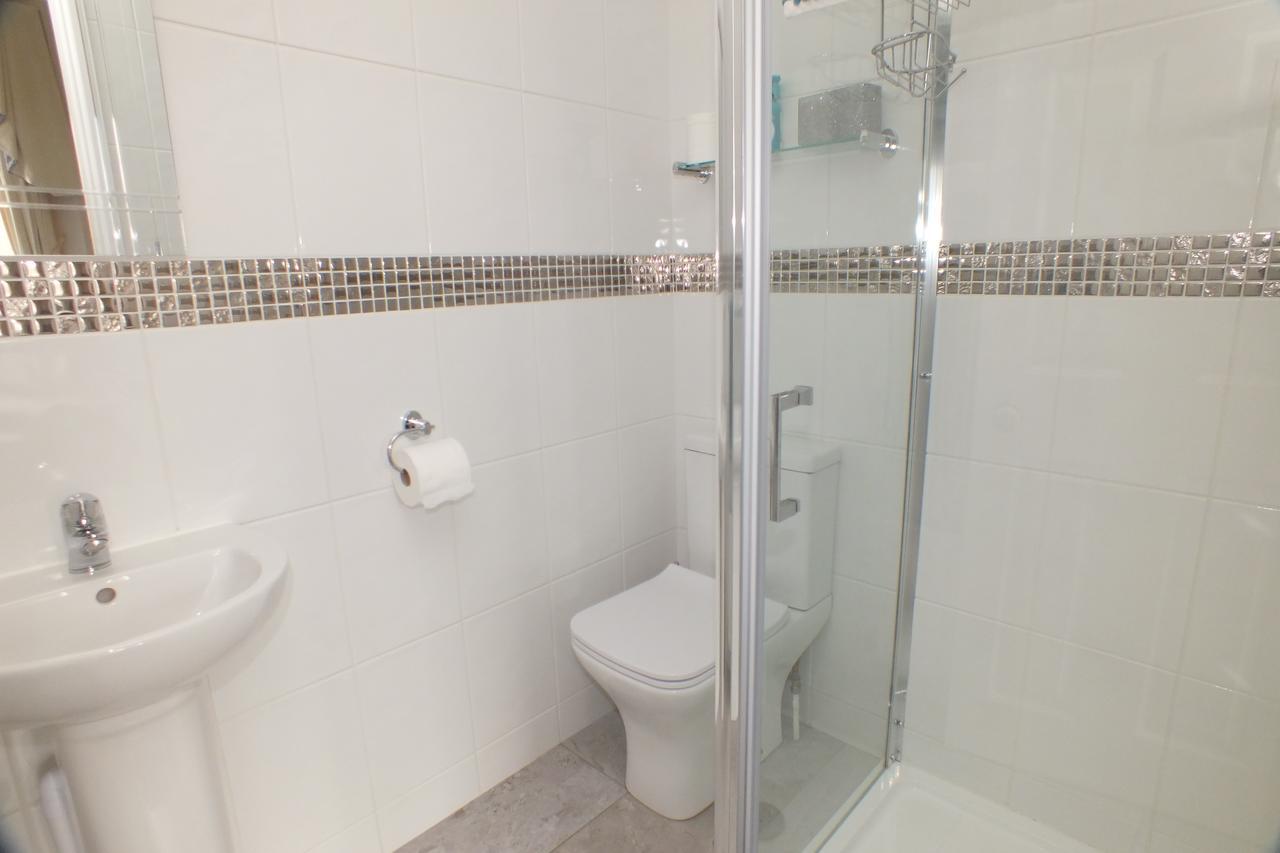 פארנבורו Netley Guest House מראה חיצוני תמונה