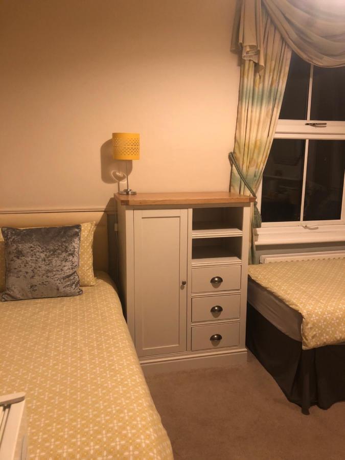 פארנבורו Netley Guest House מראה חיצוני תמונה