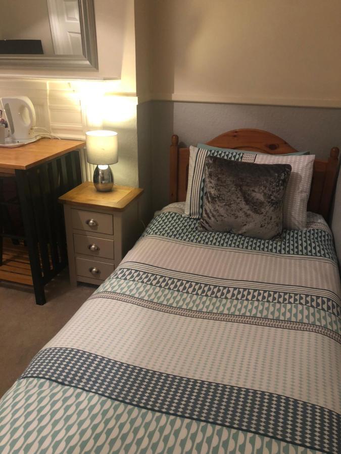 פארנבורו Netley Guest House מראה חיצוני תמונה