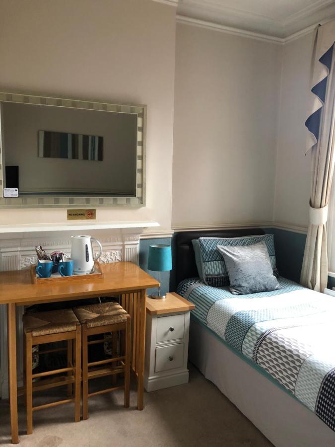 פארנבורו Netley Guest House מראה חיצוני תמונה