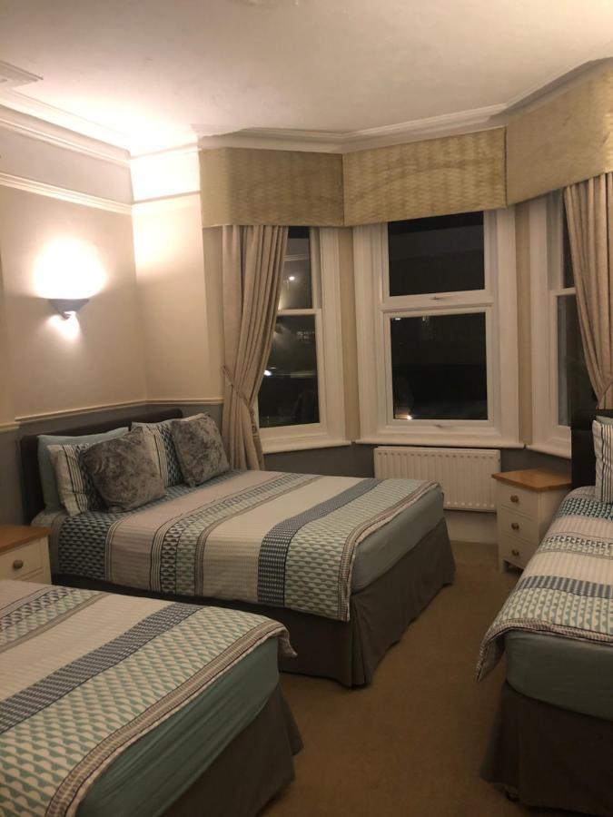 פארנבורו Netley Guest House מראה חיצוני תמונה